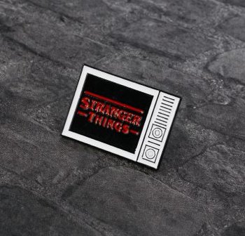 Stranger Things logo in televisie pin - Filmspullen