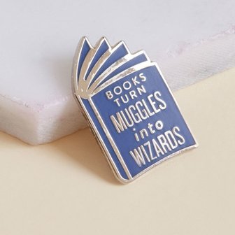 Books turn muggles into wizards pin - filmspullen.nl