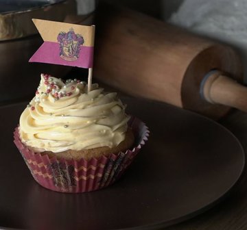 Harry Potter cupcake set met vlaggetjes (96 stuks) - Filmspullen.nl