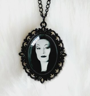 Wednesday / The Addams Family: Morticia ketting - Filmspullen.nl
