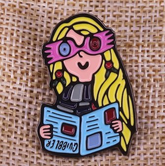 Harry Potter Luna Lovegood met Quibbler pin - filmspullen.nl