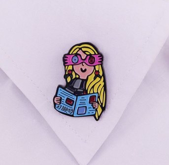 Harry Potter Luna Lovegood met Quibbler pin - filmspullen.nl