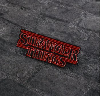 Stranger Things logo pin - filmspullen.nl