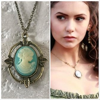 The Vampire Diaires Katherine Pierce ketting - filmspullen.nl