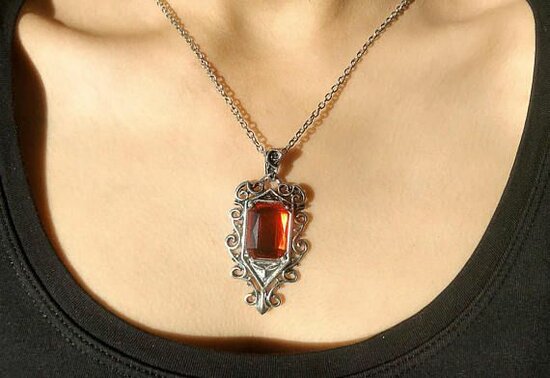 Mortal Instruments: Isabelle Lightwood ketting - Filmspullen.nl