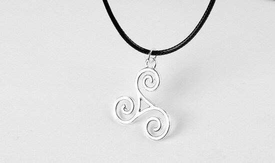 Teen Wolf: Triskelion ketting - Filmspullen.nl