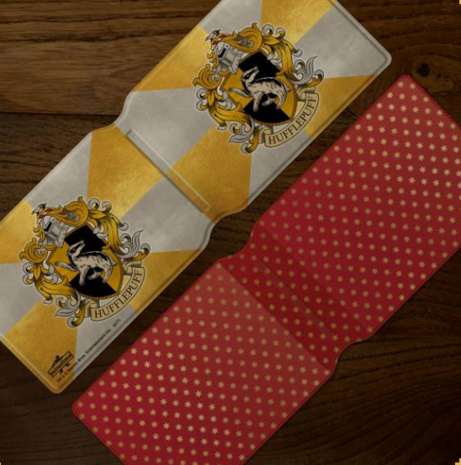 Harry Potter Hufflepuff pashouder [MinaLima] - filmspullen.nl