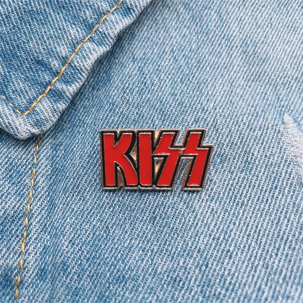 KISS rockband logo pin - Filmspullen.nl